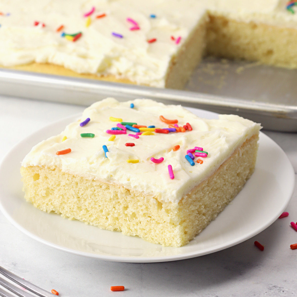 Classic Vanilla Sheet Cake: Soft Crumb, Fluffy Buttercream, Easy